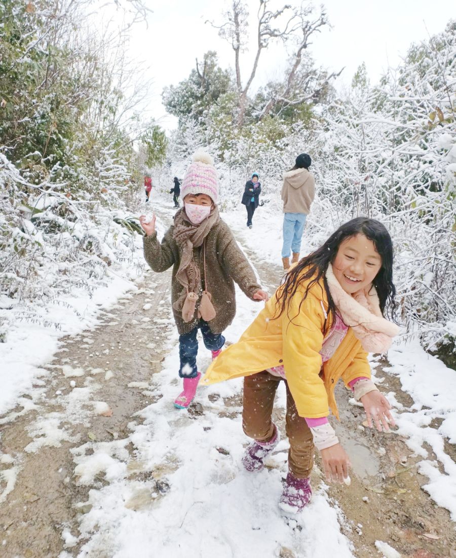 Children playing with snow at Khuzama village on February 2. (Photo Courtesy: Yope Sale)